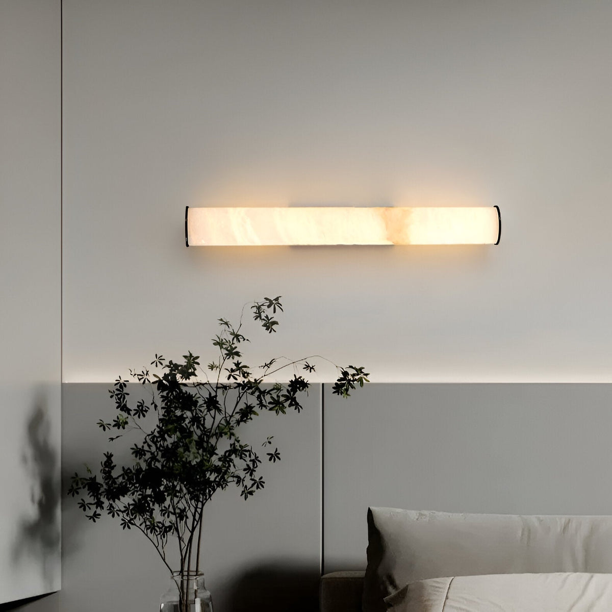 Wandlamp met verticale cilindervormige lichtbron en smalle bevestiging