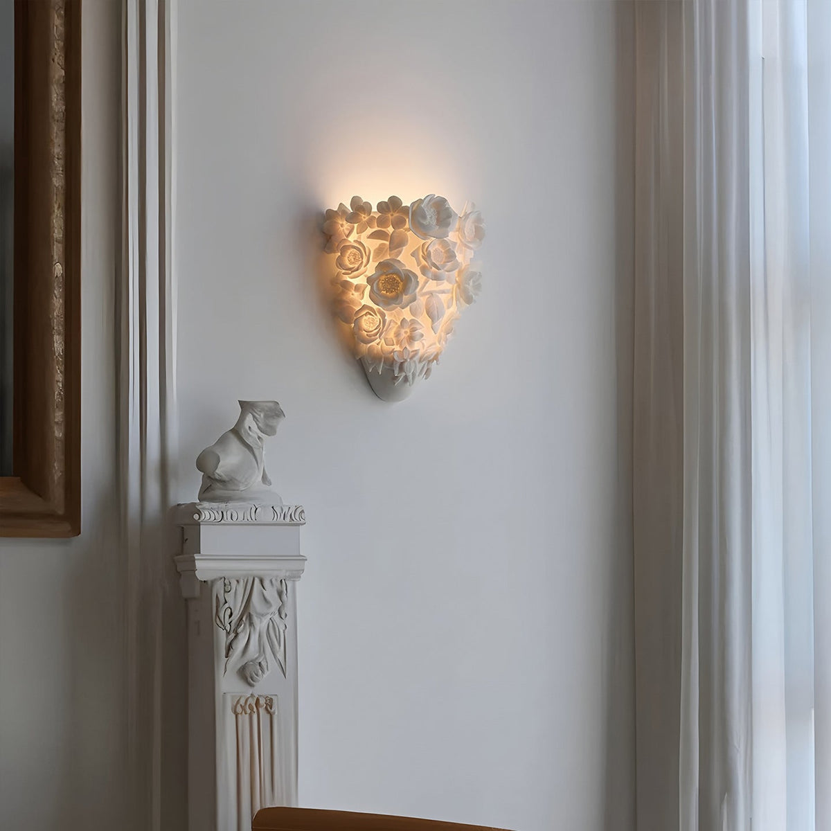 Estetyczna ceramiczna lampa ścienna w kwiaty