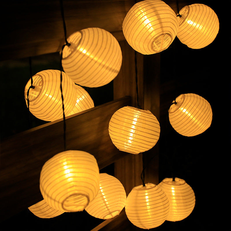 Solarna girlanda świetlna z kolorowymi lampionami