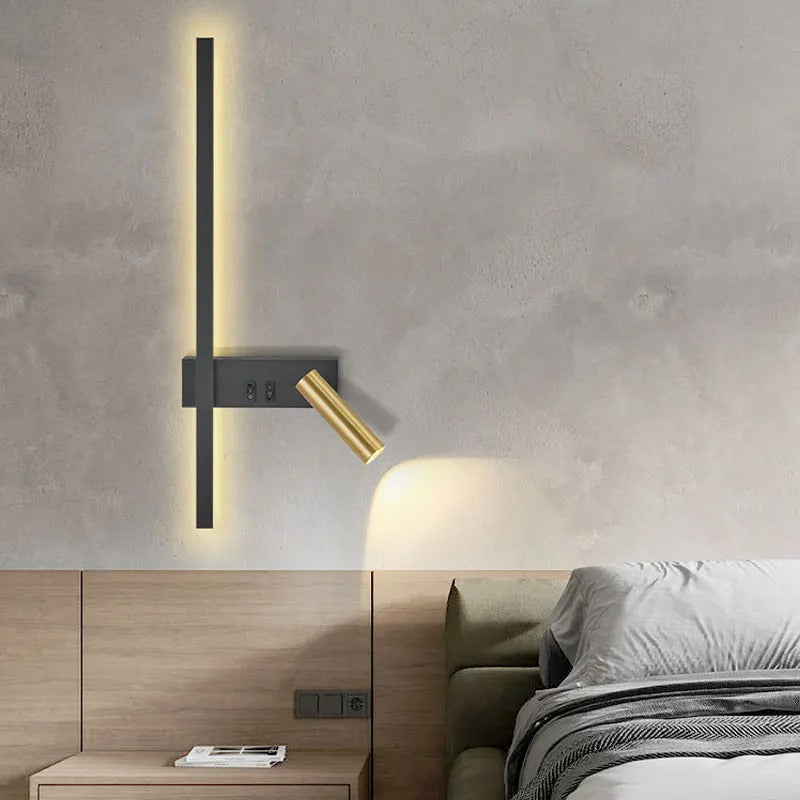 Lampa ścienna z pionową listwą i regulowanym reflektorem