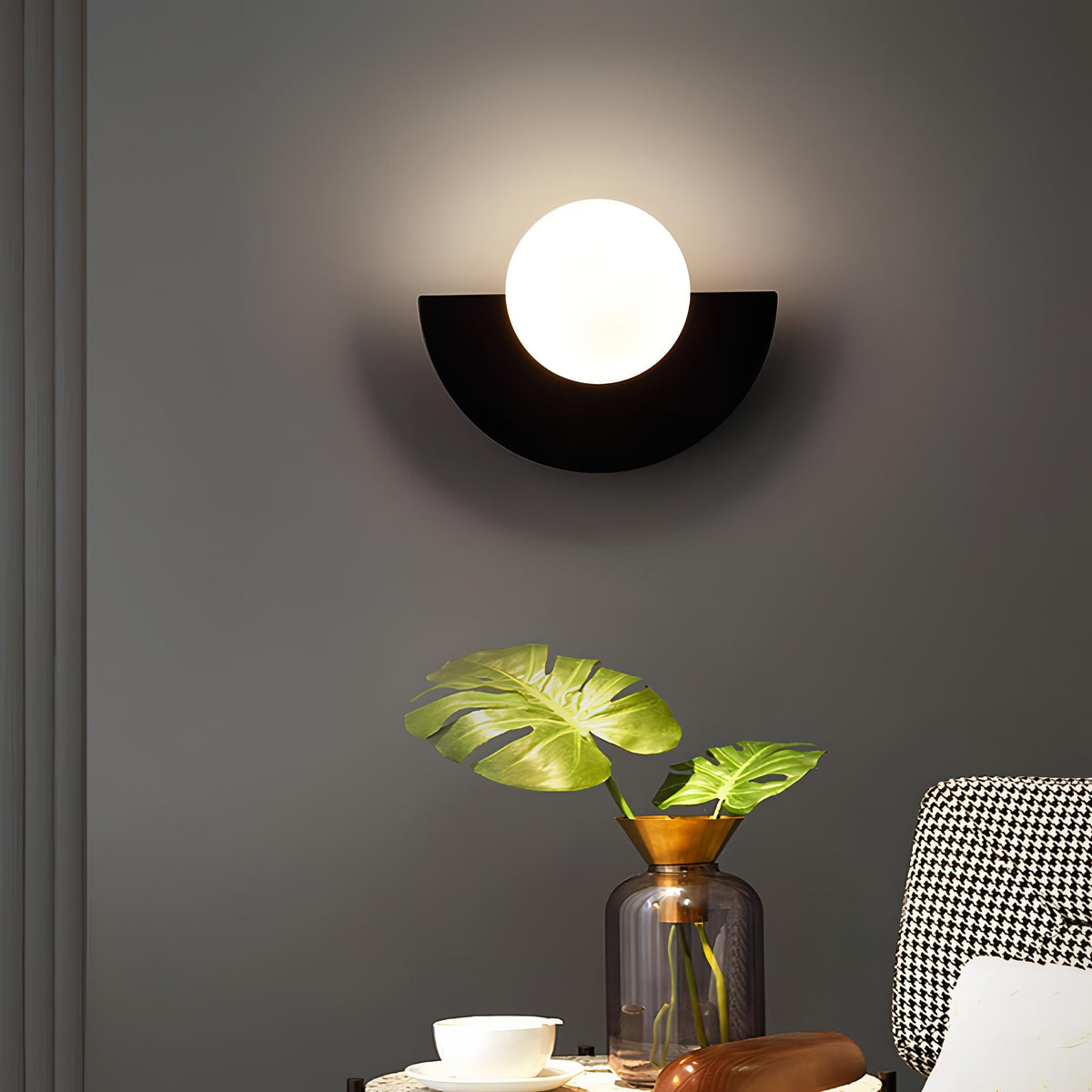 Nordic wall light with a semicircular shade
