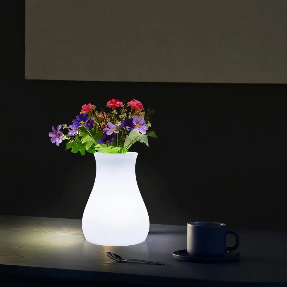 Lampa w kształcie wazonu z gładką podświetlaną powierzchnią
