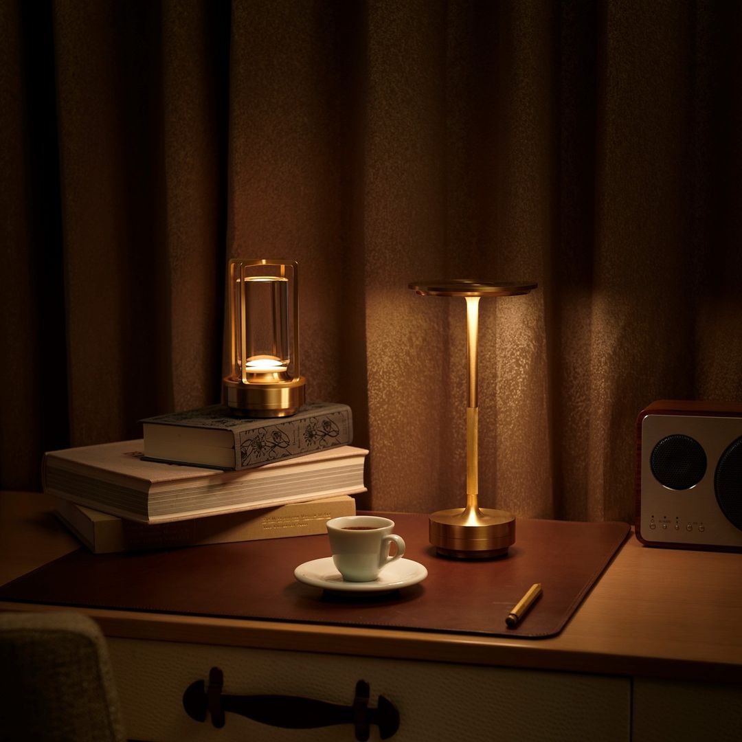 Draadloze metalen cilindrische lamp met kristal