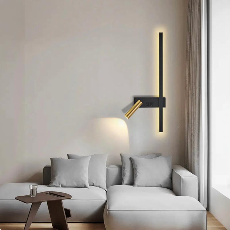 Wandlamp met verticale lat en verstelbare spot