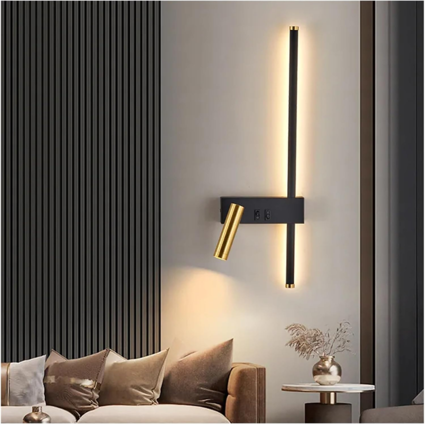 Wandlamp met verticale lat en verstelbare spot
