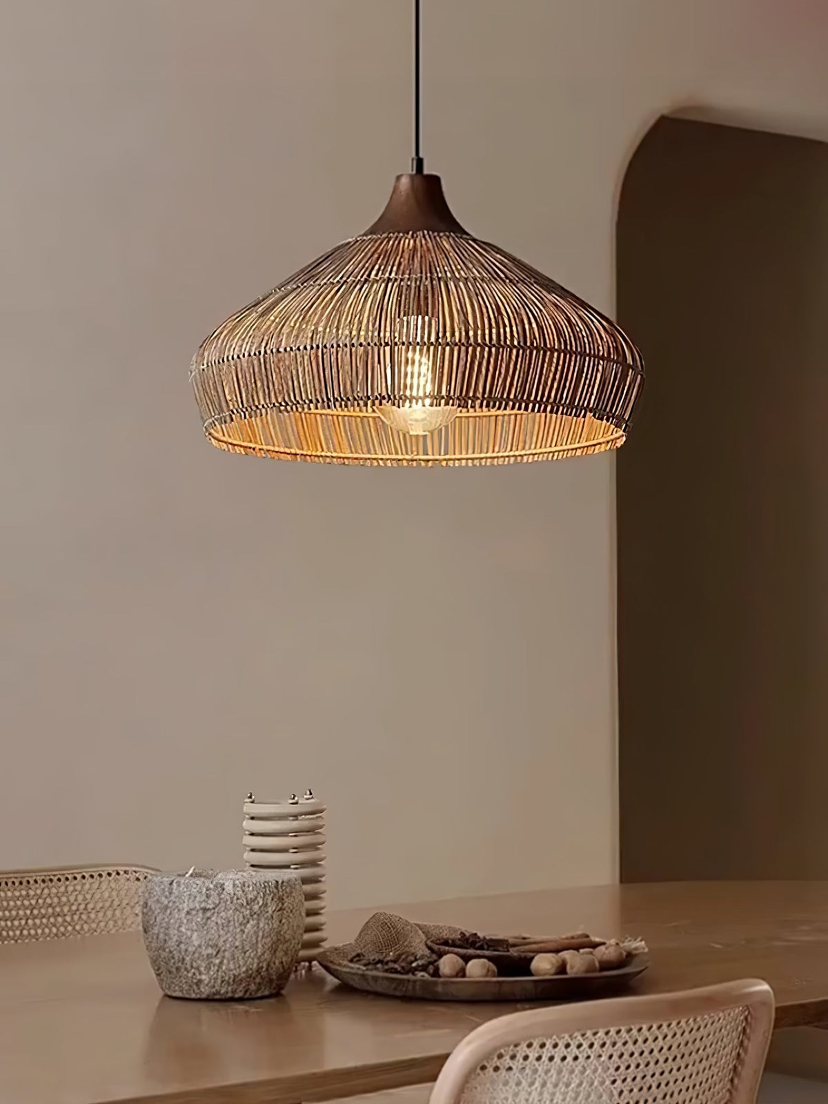 Suspension tissée à la main en rotin