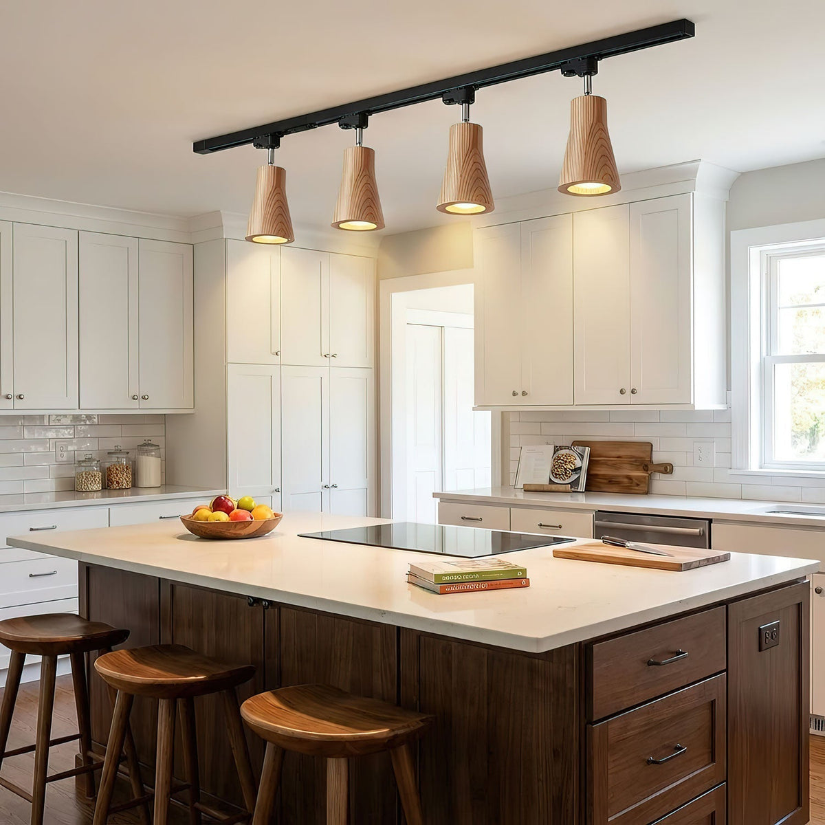 Grote plafondlamp voor de woonkamer met houten spots
