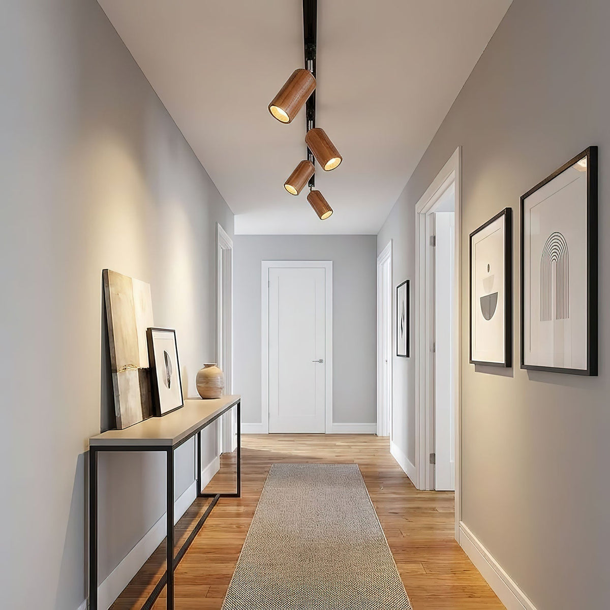 Grote plafondlamp voor de woonkamer met houten spots