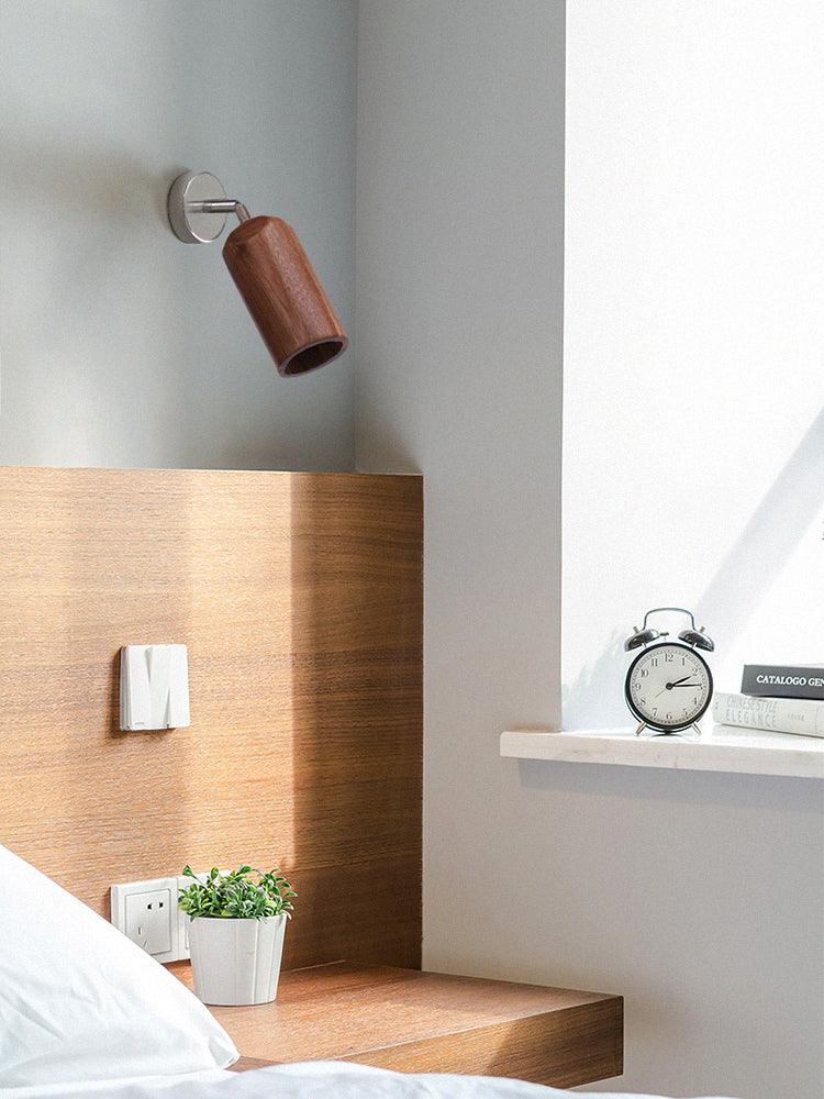 Grote plafondlamp voor de woonkamer met houten spots