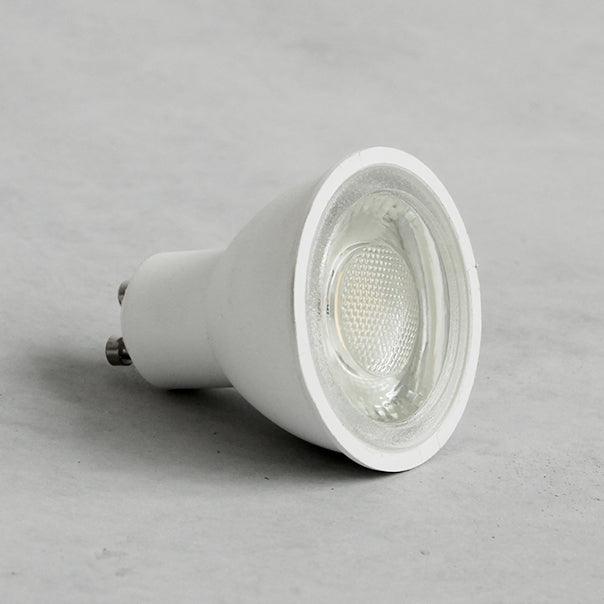Grote plafondlamp voor de woonkamer met houten spots