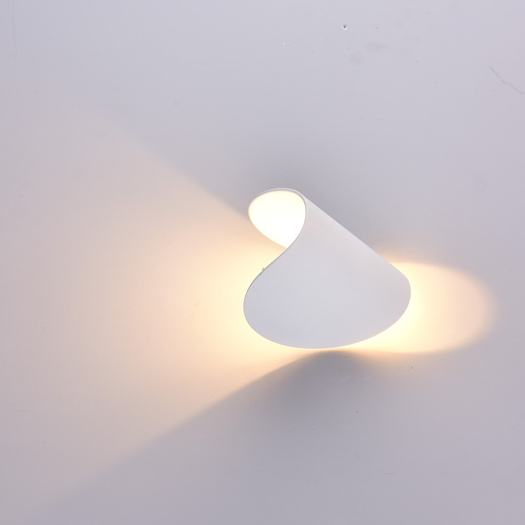 Klasyczna ściemnialna spiralna lampa ścienna LED