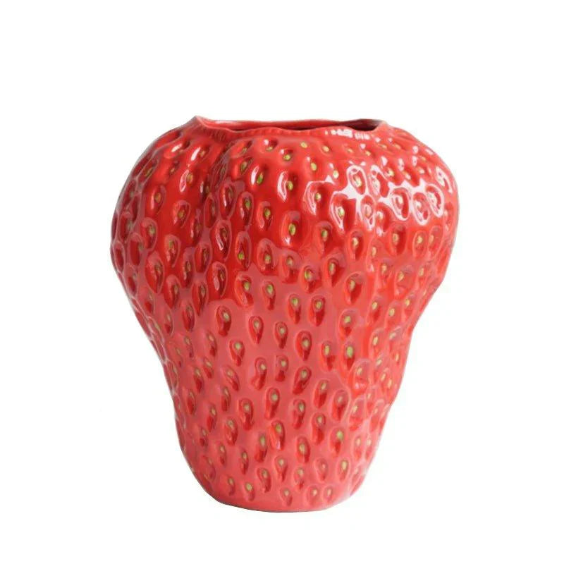 Wazon ceramiczny o formie truskawki z fakturowanym wykończeniem
