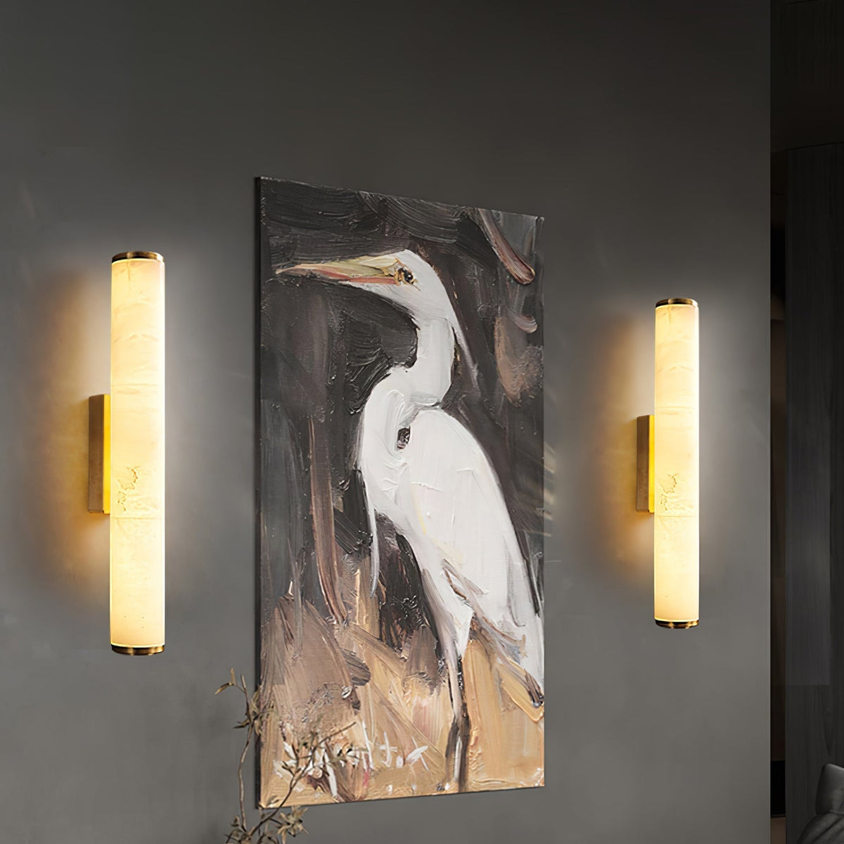 Wandlamp met verticale cilindervormige lichtbron en smalle bevestiging
