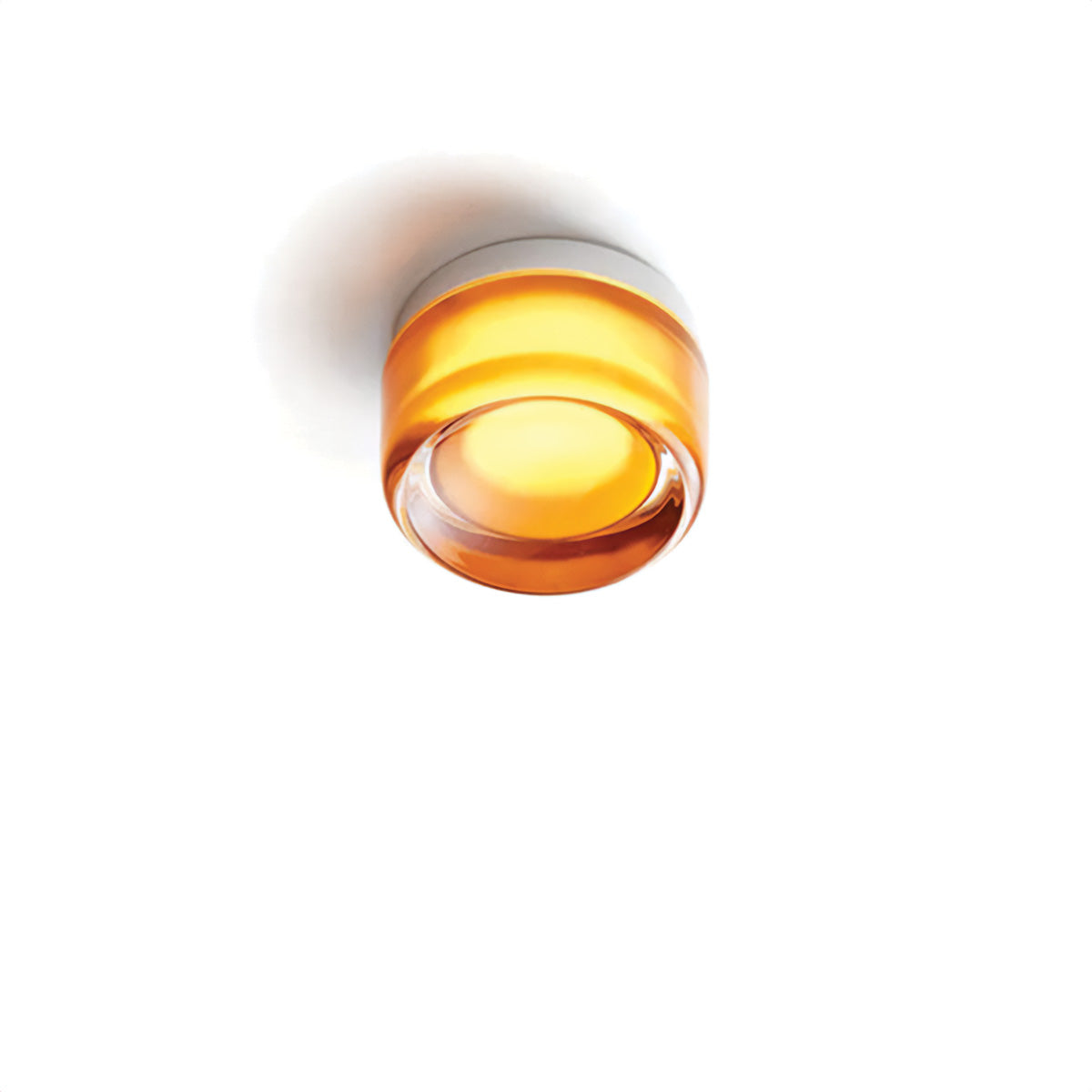 Wall lamp with delicate form and depth effect