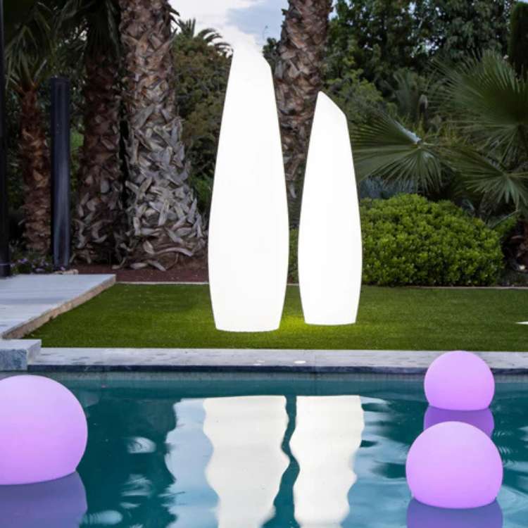 Decoratieve LED-tuinsfeerlamp in de vorm van een lichtgevende bol