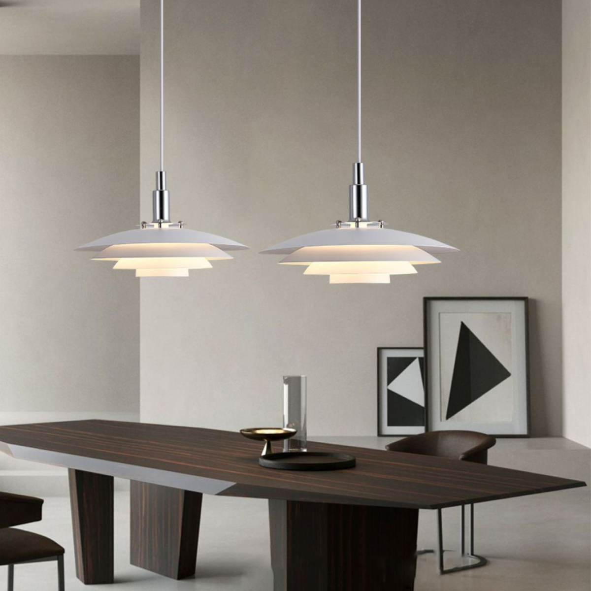 Lampa wisząca z organicznej warstwy metalu