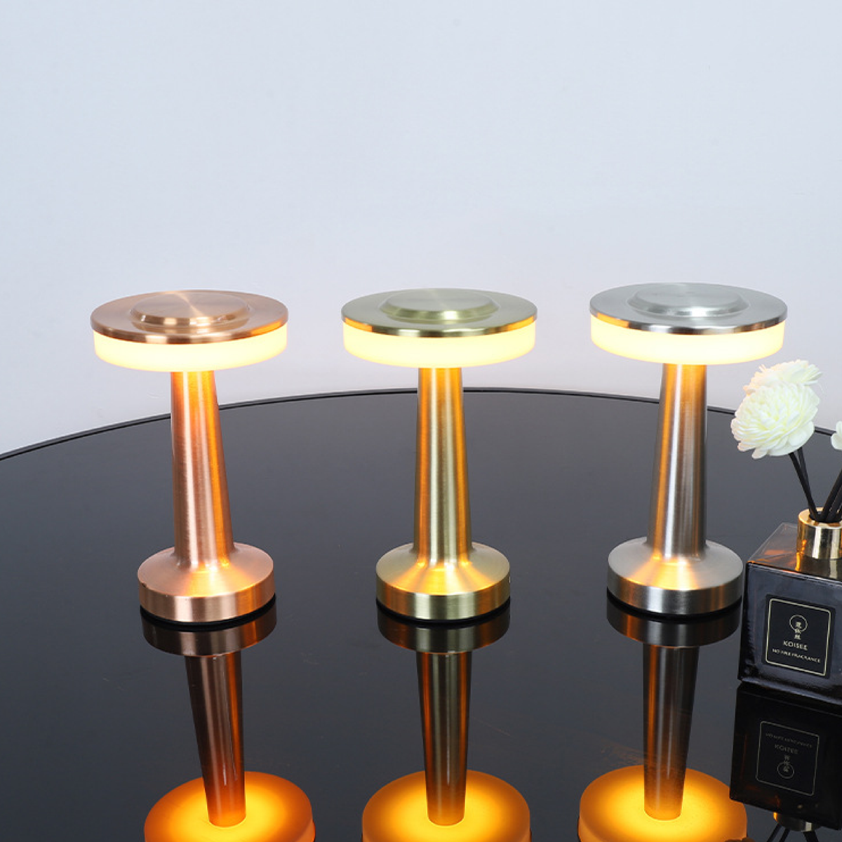 Nowoczesna metalowa lampa stołowa LED
