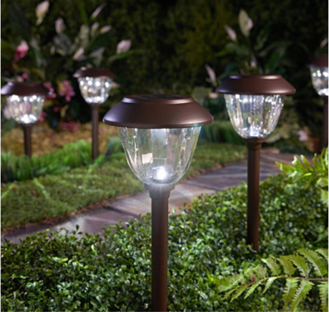 Zestaw ośmiu solarnych lamp ścieżkowych ze stali nierdzewnej