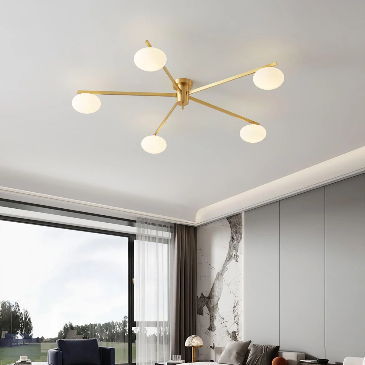 Minimalistyczna lampa sufitowa z wieloma ramionami