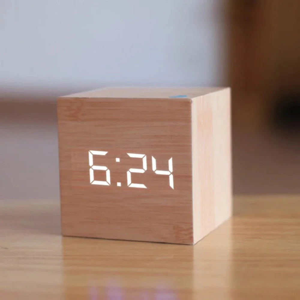 Kompaktowy mini budzik cyfrowy LED