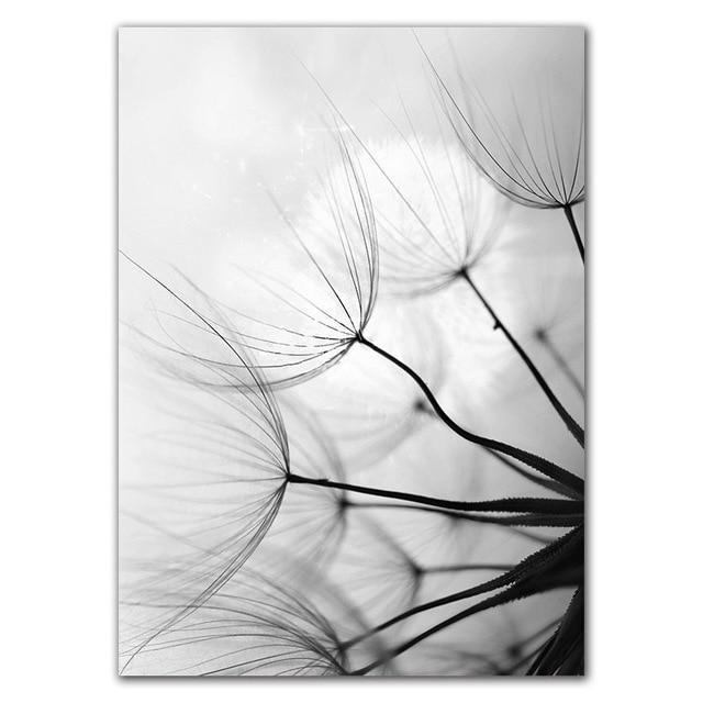 Moderne wanddecoratie met een paardenbloemmotief