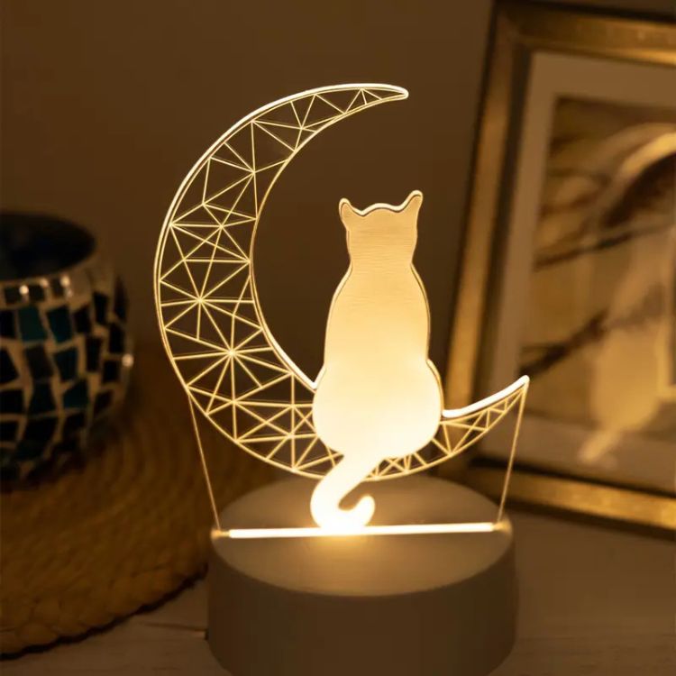 Nocne światło LED z kotem siedzącym na księżycu