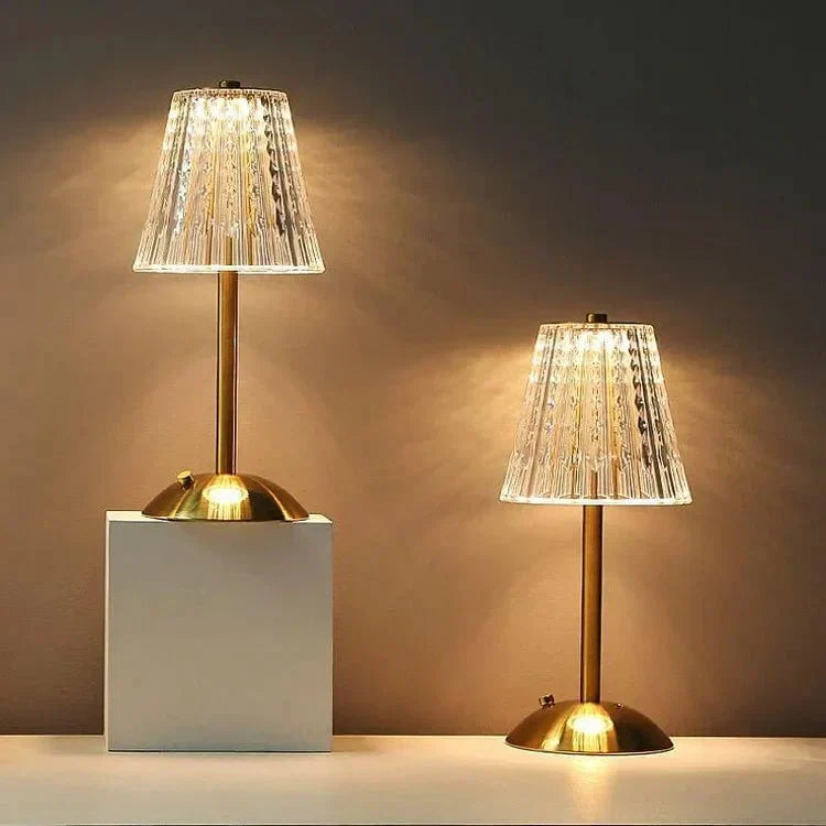 Lampa stołowa LED z kryształowym kloszem i złotym wykończeniem, aktywowana dotykiem
