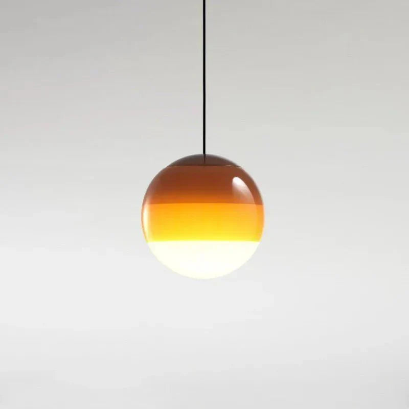 Szklana lampa wisząca z gradientowym zabarwieniem