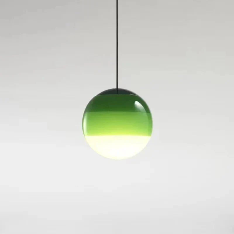 Szklana lampa wisząca z gradientowym zabarwieniem