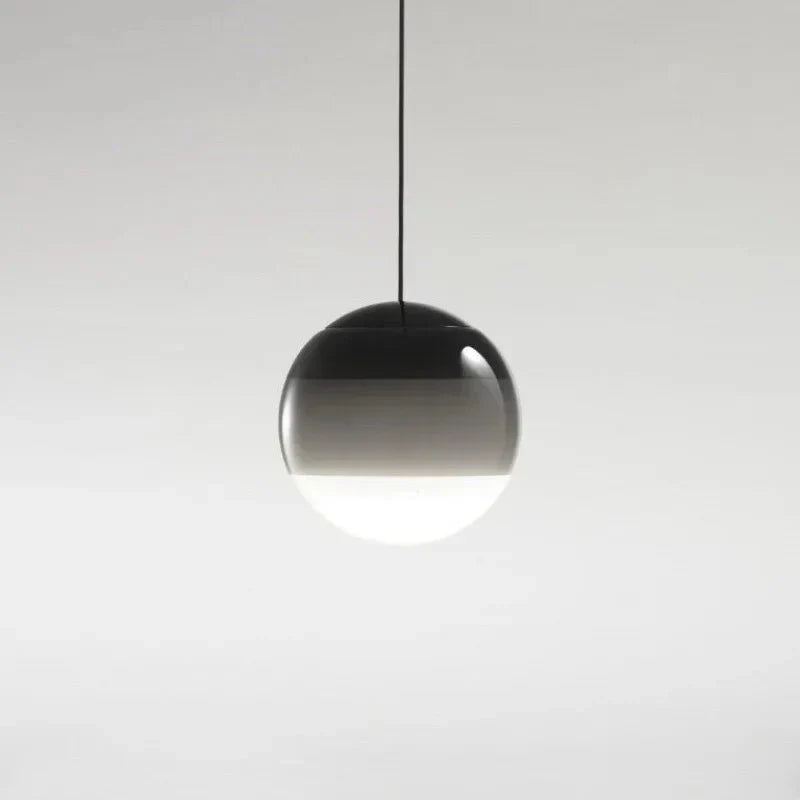 Szklana lampa wisząca z gradientowym zabarwieniem