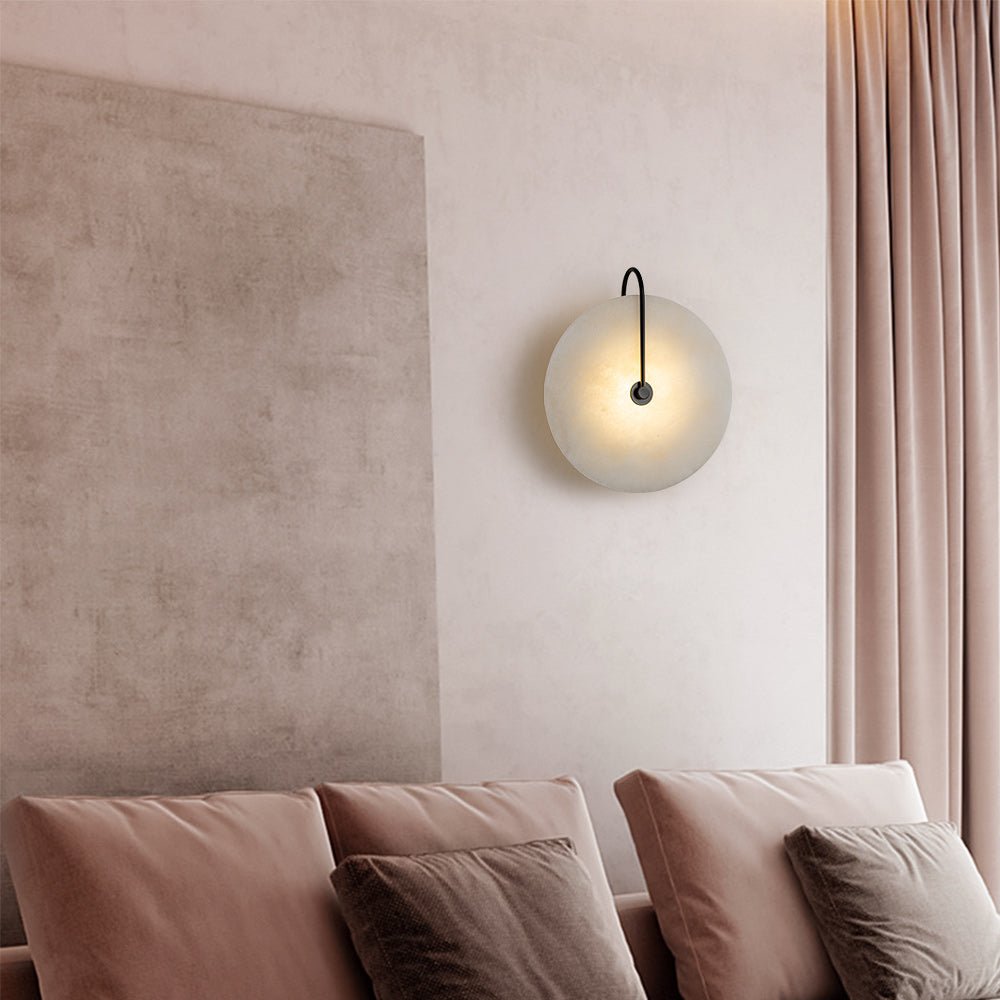 Ronde wandlamp met marmeren kap en zwart detail