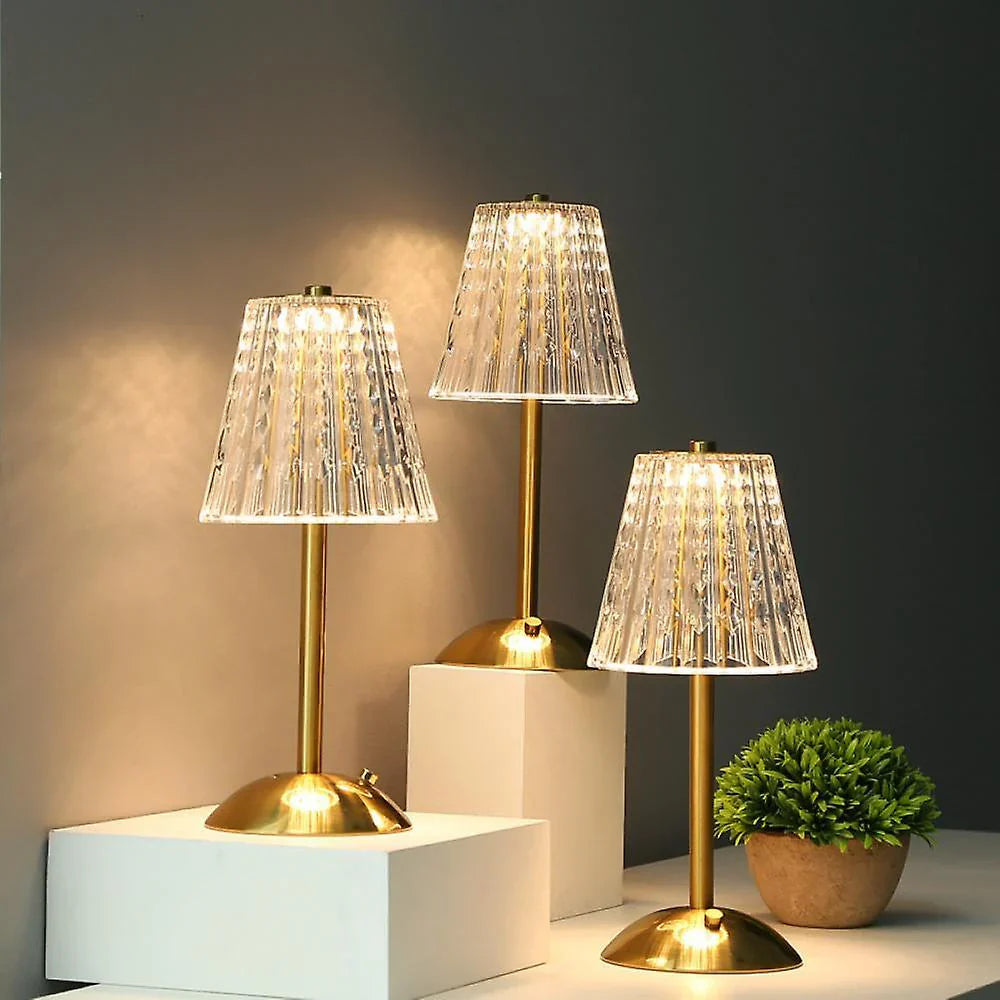 Lampa stołowa LED z kryształowym kloszem i złotym wykończeniem, aktywowana dotykiem